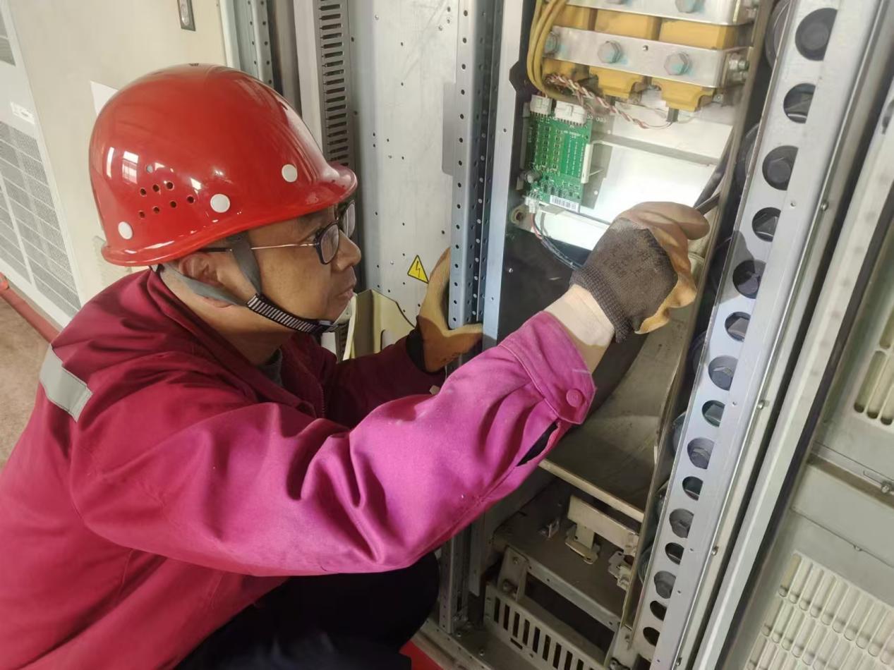 匠心筑梦煤层气：机电“多面手”王东华的技术革新之路——记华新燃气集团蓝焰控股公司王东华