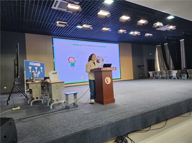 “垃圾分类微课堂”走进校园 “垃圾分类微课堂”走进校园