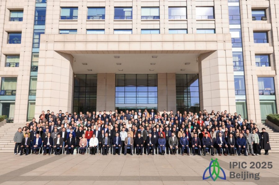 2025国际昆虫蛋白产业大会在京召开，尧安科技黑水虻智能虫机吸引全球聚焦