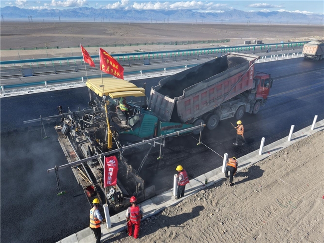 深学笃行亮初心 比学赶超建新功