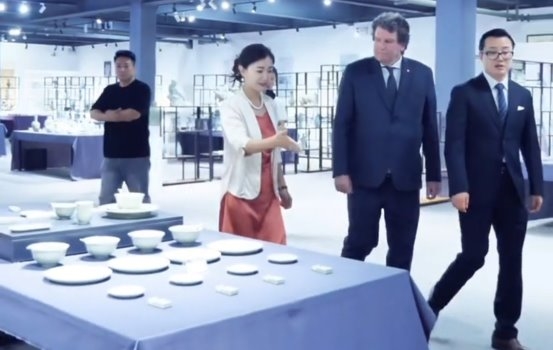 张梦瑶：以文化使者之姿，推动汝瓷走向世界舞台