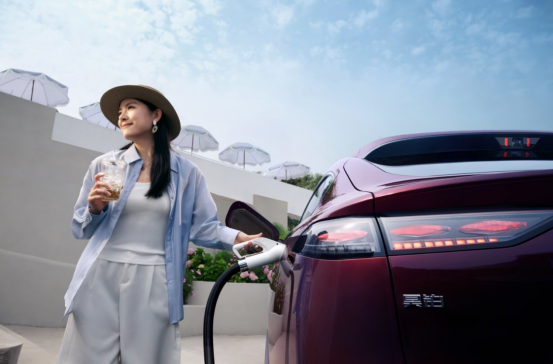 纯电SUV“内卷”新高度:昊铂HT用“终身权益”建立用户护城河 纯电SUV“内卷”新高度:昊铂HT用“终身权益”建立用户护城河