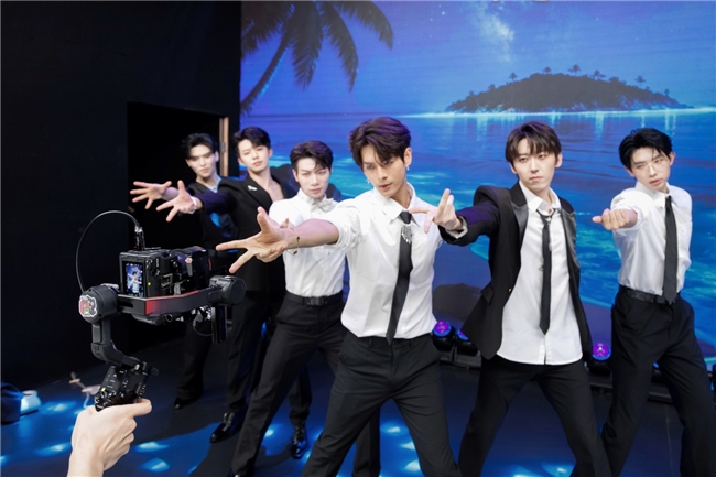 佳能EOS C50 团播首秀惊艳无忧之夜,明星感直播助推流量破百亿