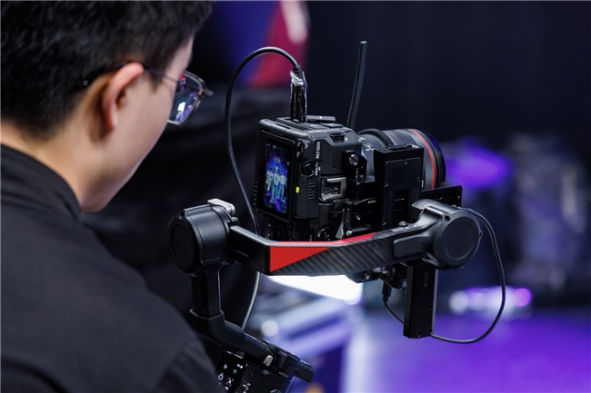 佳能EOS C50 团播首秀惊艳无忧之夜,明星感直播助推流量破百亿