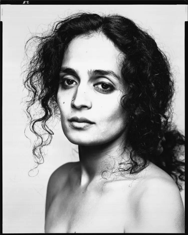 光影定格的灵魂诗,理查德・艾维顿的摄影哲学