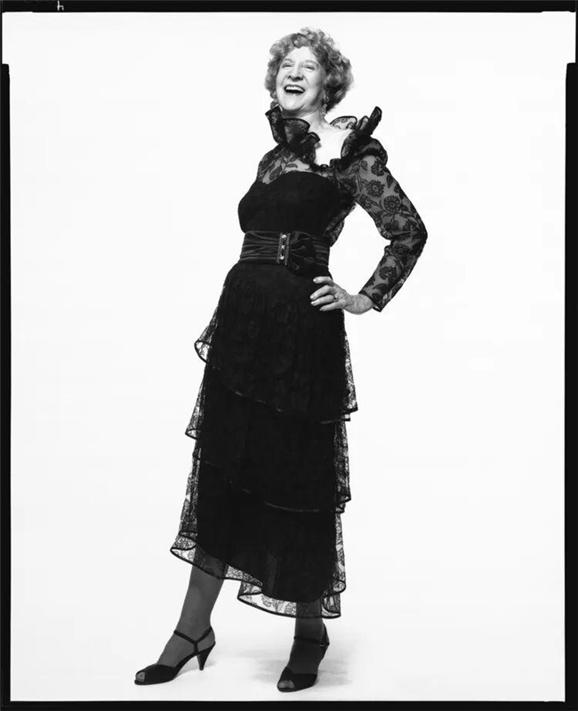 光影定格的灵魂诗,理查德・艾维顿的摄影哲学