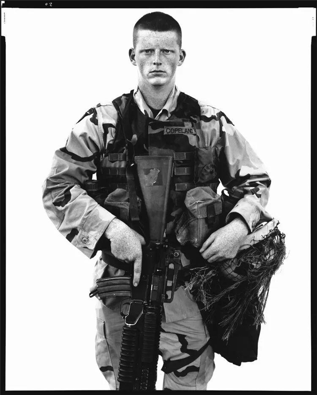 光影定格的灵魂诗,理查德・艾维顿的摄影哲学