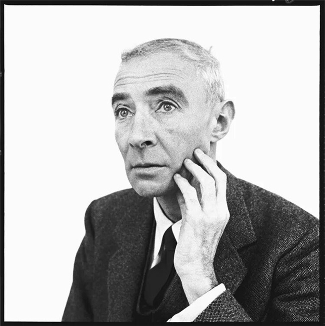 光影定格的灵魂诗,理查德・艾维顿的摄影哲学