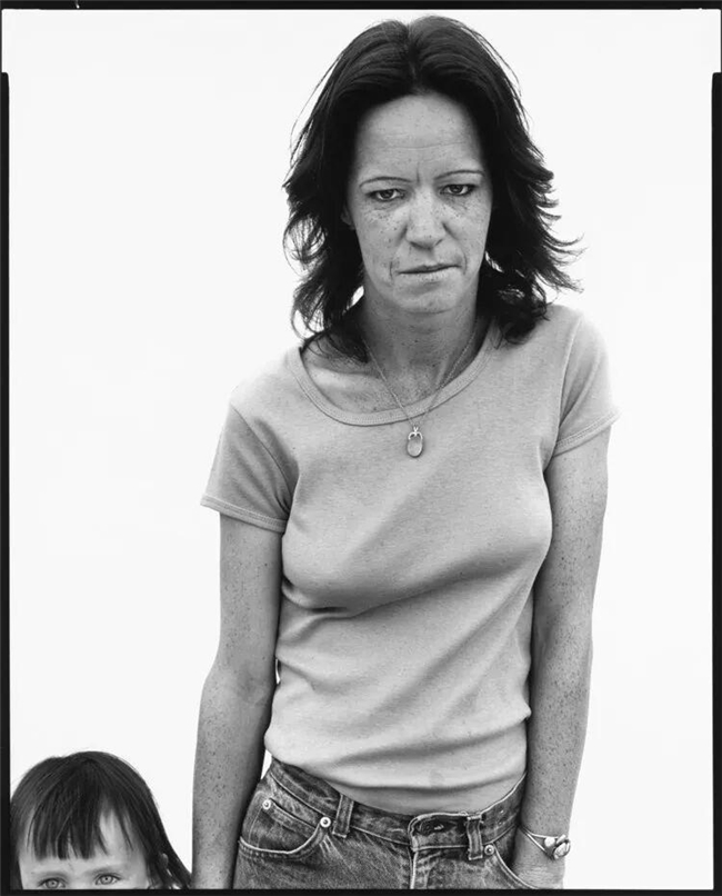 光影定格的灵魂诗,理查德・艾维顿的摄影哲学