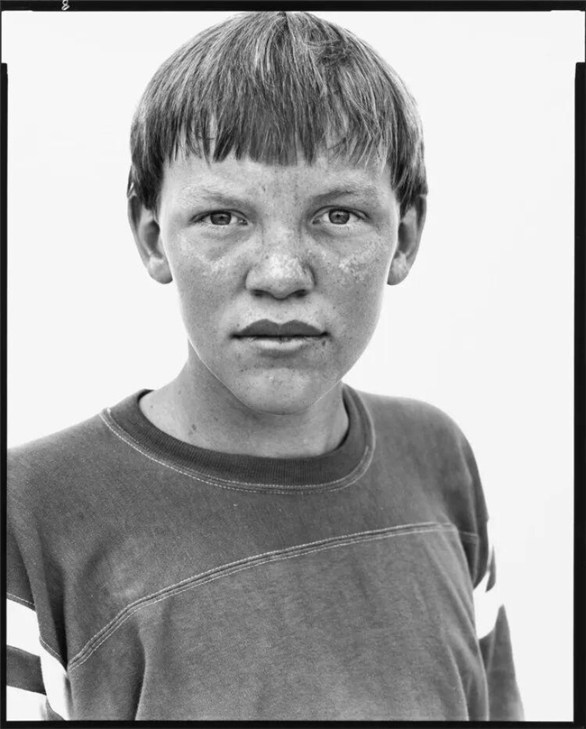 光影定格的灵魂诗,理查德・艾维顿的摄影哲学