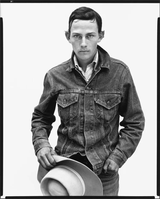 光影定格的灵魂诗,理查德・艾维顿的摄影哲学