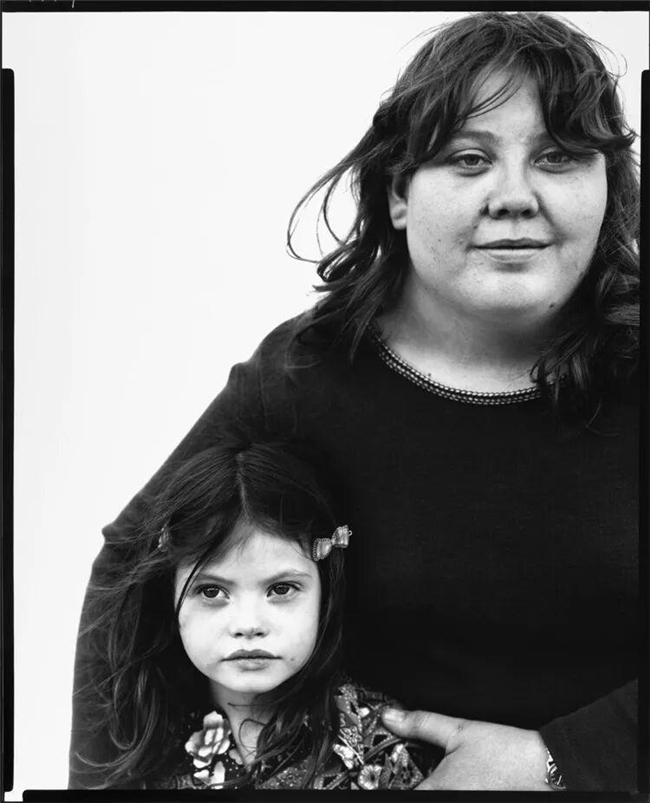 光影定格的灵魂诗,理查德・艾维顿的摄影哲学