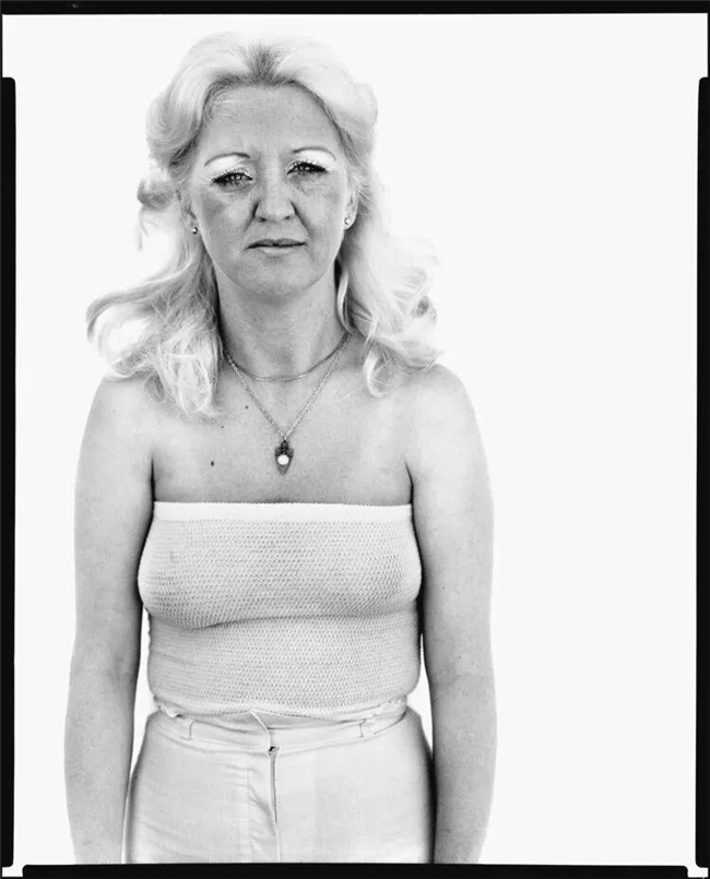 光影定格的灵魂诗,理查德・艾维顿的摄影哲学