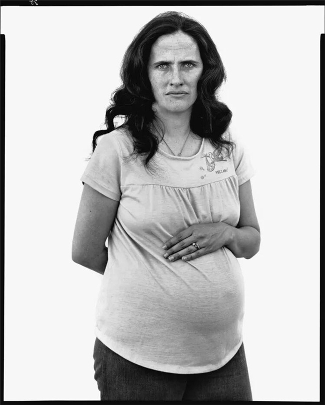 光影定格的灵魂诗,理查德・艾维顿的摄影哲学