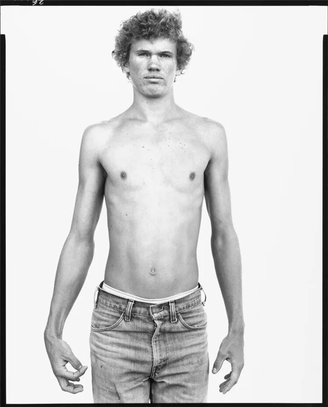 光影定格的灵魂诗,理查德・艾维顿的摄影哲学