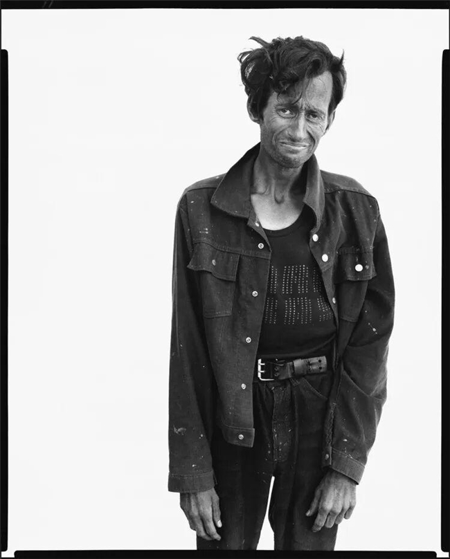 光影定格的灵魂诗,理查德・艾维顿的摄影哲学