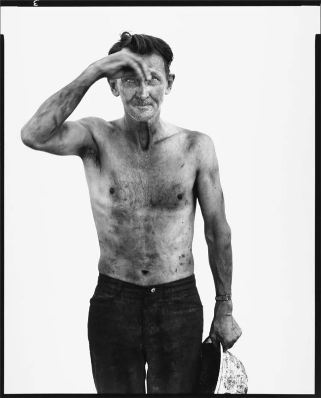 光影定格的灵魂诗,理查德・艾维顿的摄影哲学