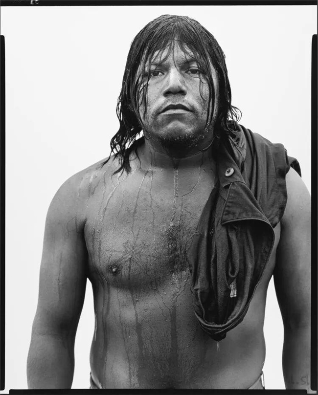 光影定格的灵魂诗,理查德・艾维顿的摄影哲学