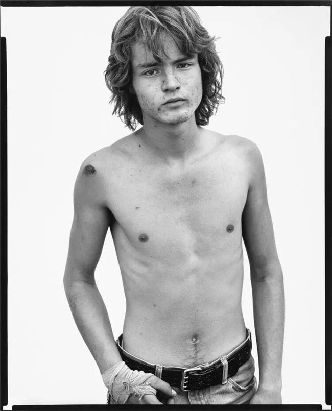 光影定格的灵魂诗,理查德・艾维顿的摄影哲学