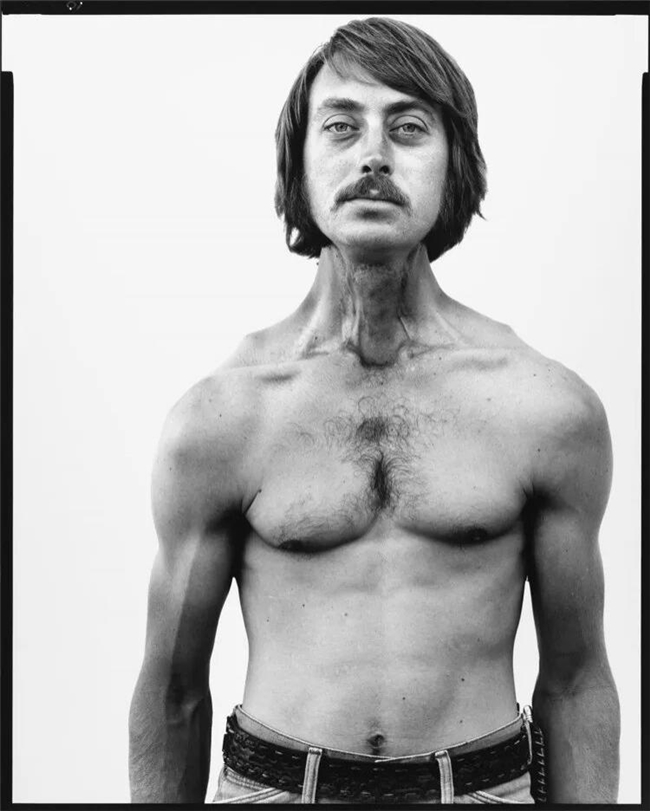 光影定格的灵魂诗,理查德・艾维顿的摄影哲学