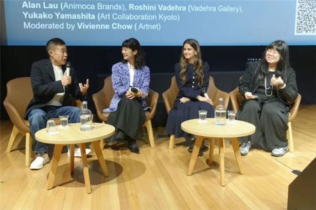 左起：藏家刘家明、日本ACK（Art Collaboration Kyoto）总监山下有加子、印度Vadehra Art Gallery联合总监Roshini Vadehra，以及本文作者Vivienne Chow