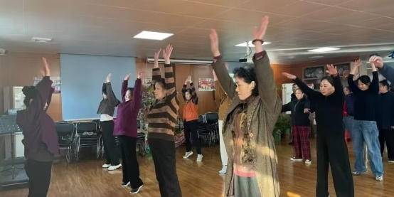 武当八段锦进社区  为健康生活添活力