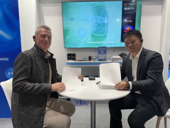 全球首发｜潜行创新 CHASING L1 Ultra AI双智泳池清洁机器人旗舰登场，引爆巴塞罗那国际泳池展