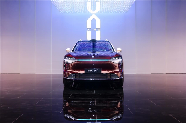 问界M9荣膺“商务座智选车”：从技术比拼到体验升
