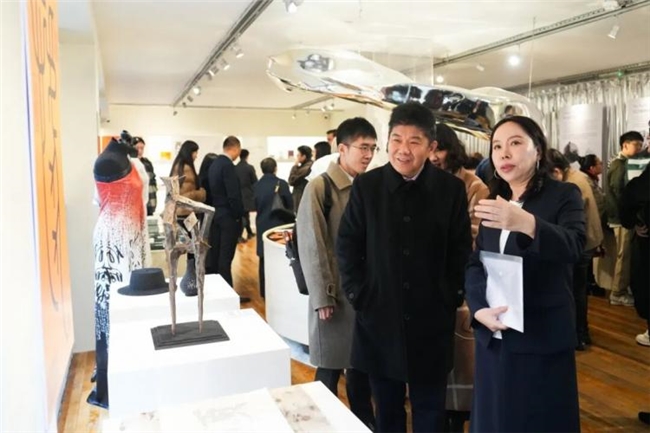 百余件汉字创意作品亮相伦敦 解锁 “可触可感” 的东方美学