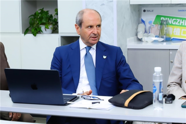 全球权威种植大师频频到访鼎植，背后是您将享受到的口腔健康“科技红利”