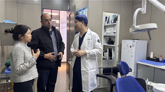 全球权威种植大师频频到访鼎植，背后是您将享受到的口腔健康“科技红利”