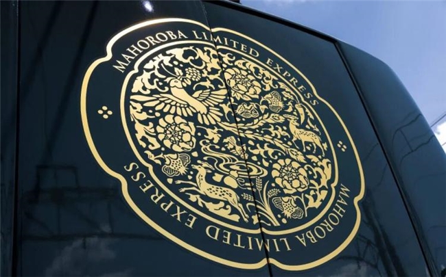 赤金与墨绿的碰撞!奈良特快双车组设计解锁古都双重气质