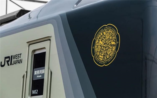 赤金与墨绿的碰撞!奈良特快双车组设计解锁古都双重气质