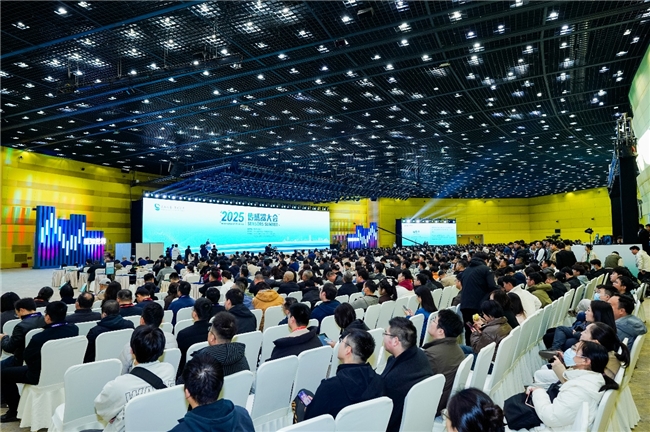 以“感”智变,向“新”而行——2025传感器大会主旨报告会 在郑召开