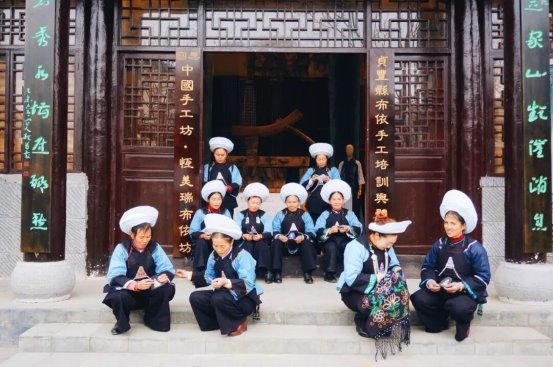 依文集团：指尖“绣”出光彩路