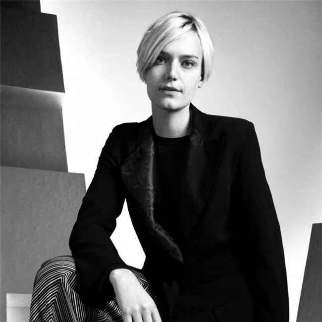 以 “泥土” 对抗奢华,这场时装展,藏着时尚的根源与重生