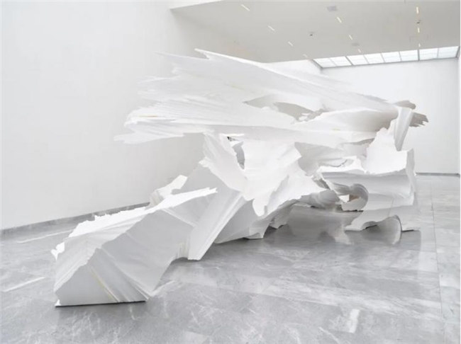 喷枪之下的色彩狂想,卡塔琳娜・格罗斯的多感官艺术