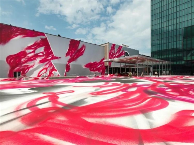 喷枪之下的色彩狂想,卡塔琳娜・格罗斯的多感官艺术