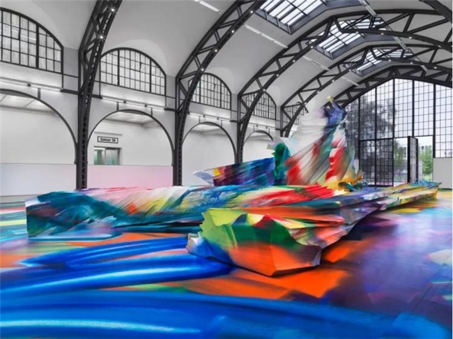 喷枪之下的色彩狂想,卡塔琳娜・格罗斯的多感官艺术