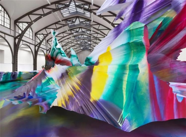 喷枪之下的色彩狂想,卡塔琳娜・格罗斯的多感官艺术