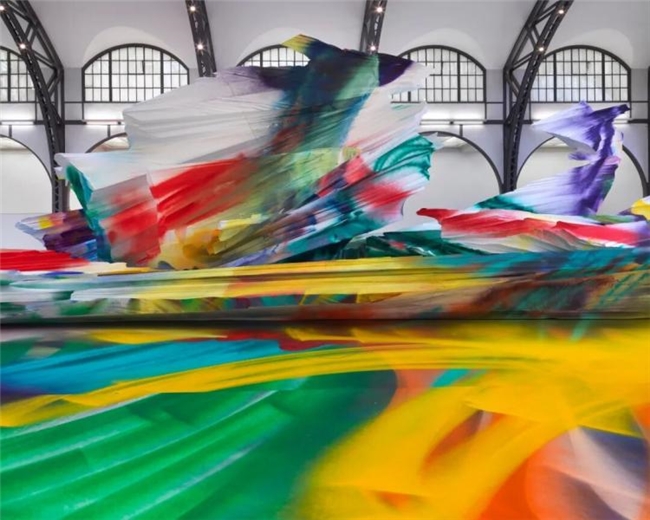 喷枪之下的色彩狂想,卡塔琳娜・格罗斯的多感官艺术