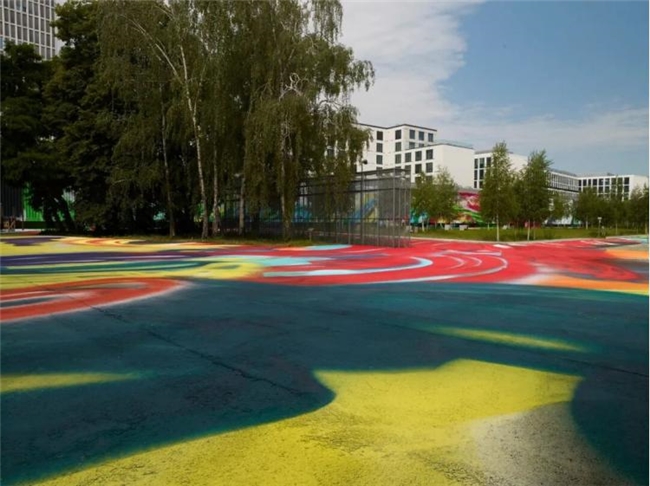 喷枪之下的色彩狂想,卡塔琳娜・格罗斯的多感官艺术