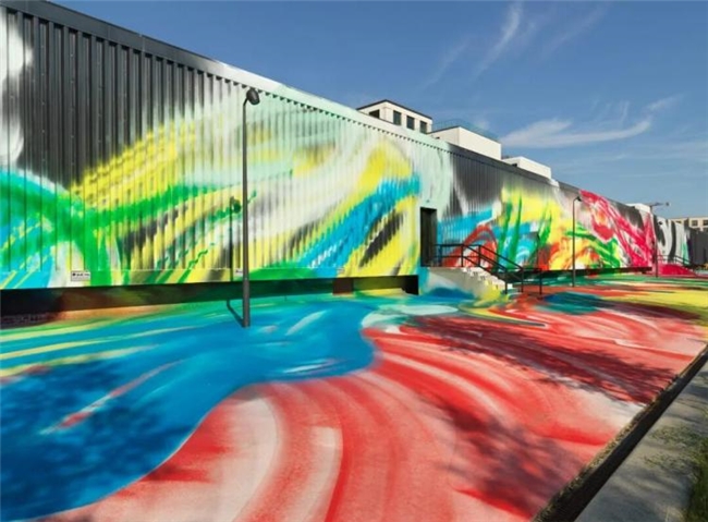 喷枪之下的色彩狂想,卡塔琳娜・格罗斯的多感官艺术