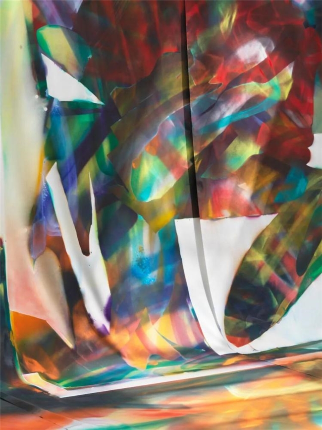 喷枪之下的色彩狂想,卡塔琳娜・格罗斯的多感官艺术