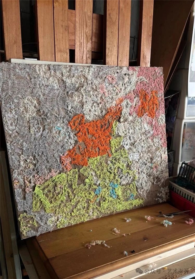 自行车后座的回丝废料,被他做成了堪比油画的艺术