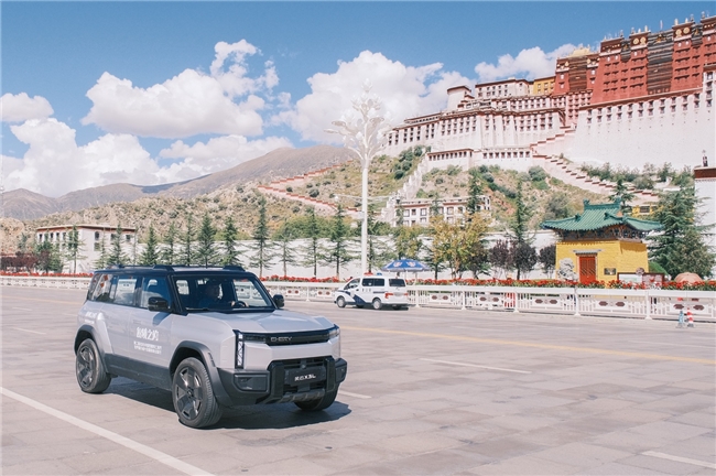 圣境守护者：奇瑞风云X3L与冈仁波齐的环保之约