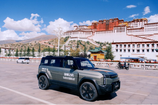 冈仁波齐环保公益行，奇瑞风云X3L担纲指定官方指定用车