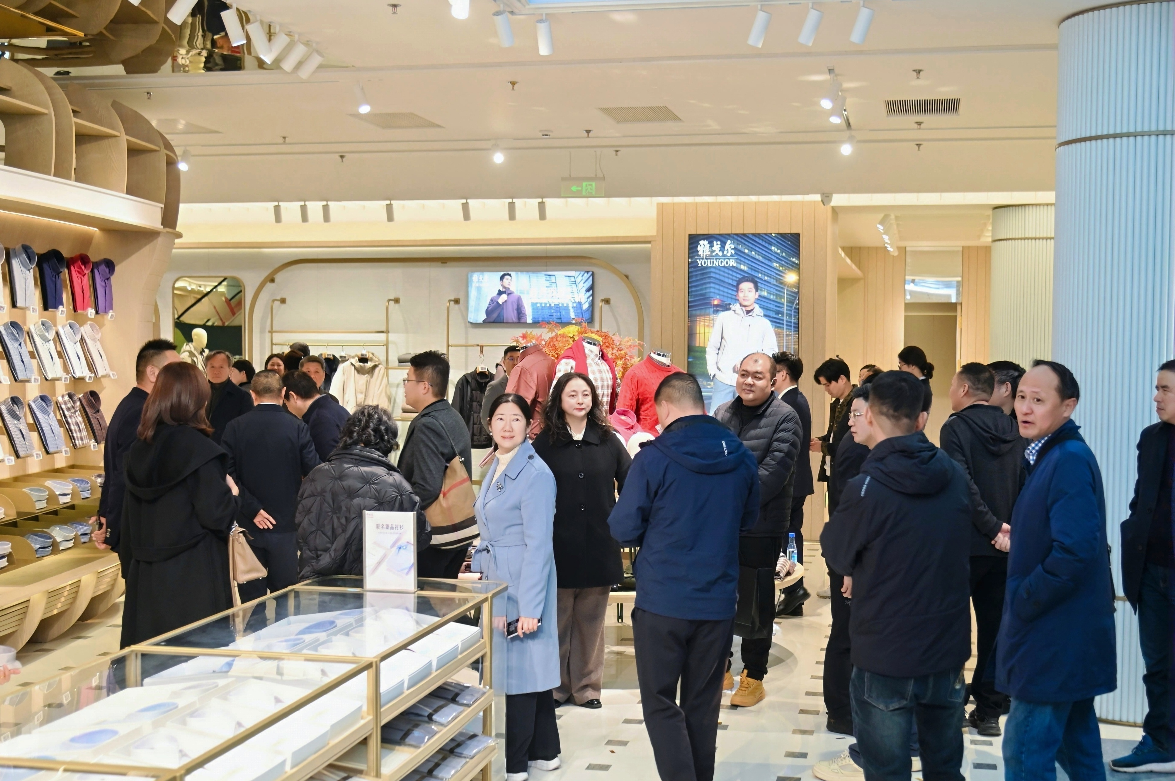 联名黄鹤楼，时尚与文化融合新生！雅戈尔武汉商务会馆盛大开业