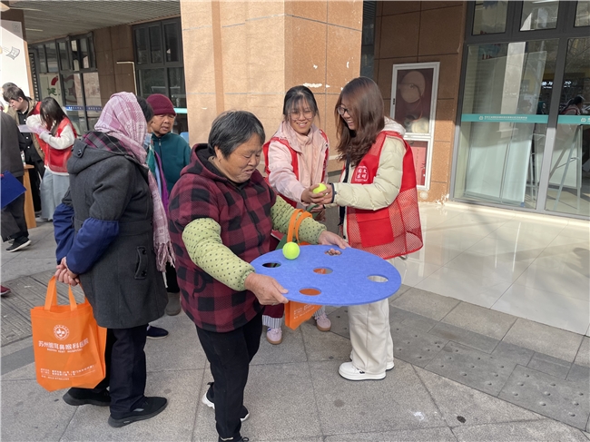 文荟苑社区：活力夕阳红  暖冬惠民行