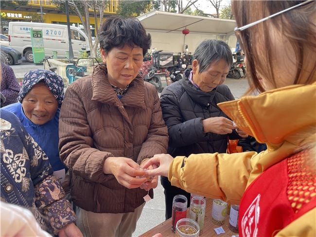 文荟苑社区：活力夕阳红  暖冬惠民行
